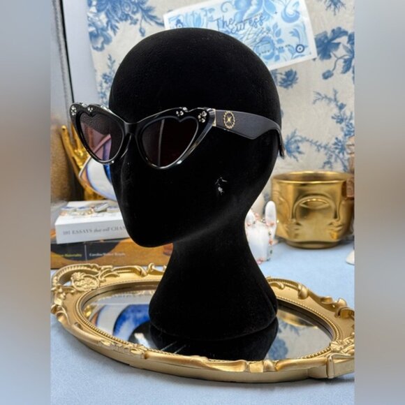 🆕 CAMILLA 🧿 NWOT Flutterby Sunglasses, Black Acetate & Dark Pink Lens - Picture 5 of 16